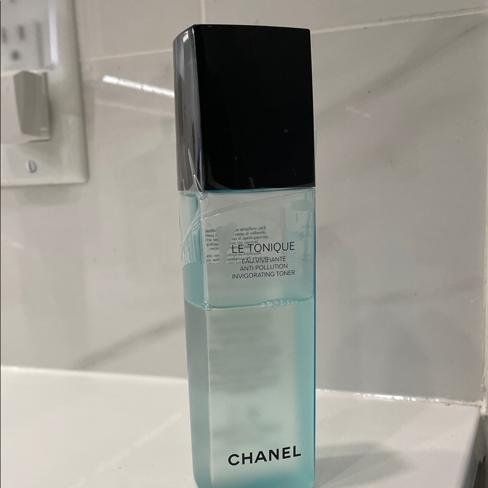 CHANEL Le Tonique Refreshing Blue and Black Toner